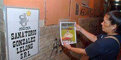 �Escrachan� a sanatorio privado por la muerte de una joven
