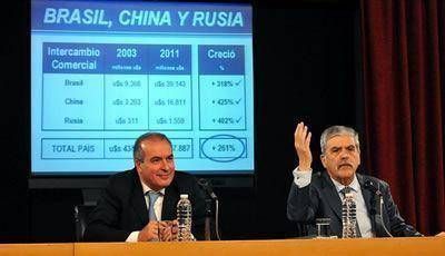 De Vido anunci� que diez empresas compraron el pliego de licitaci�n de dos represas