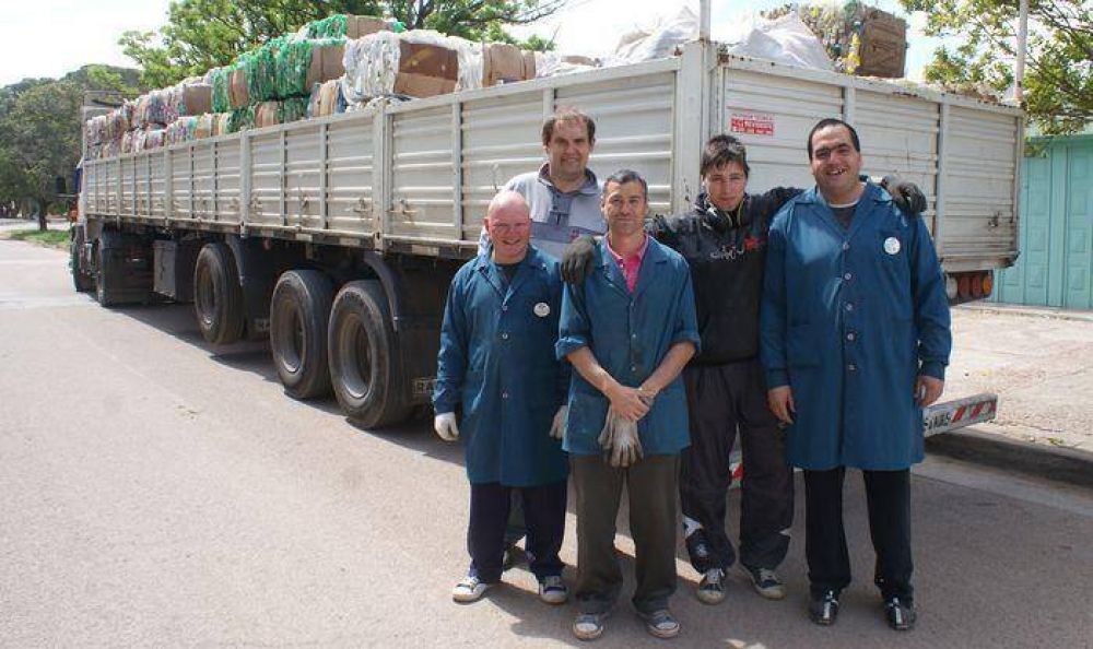 Un nuevo cargamento de residuos reciclables envi� el Taller Protegido