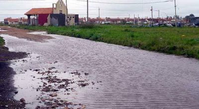 Vecinos del barrio Educadores denuncian que las calles se inundan cuando llueve