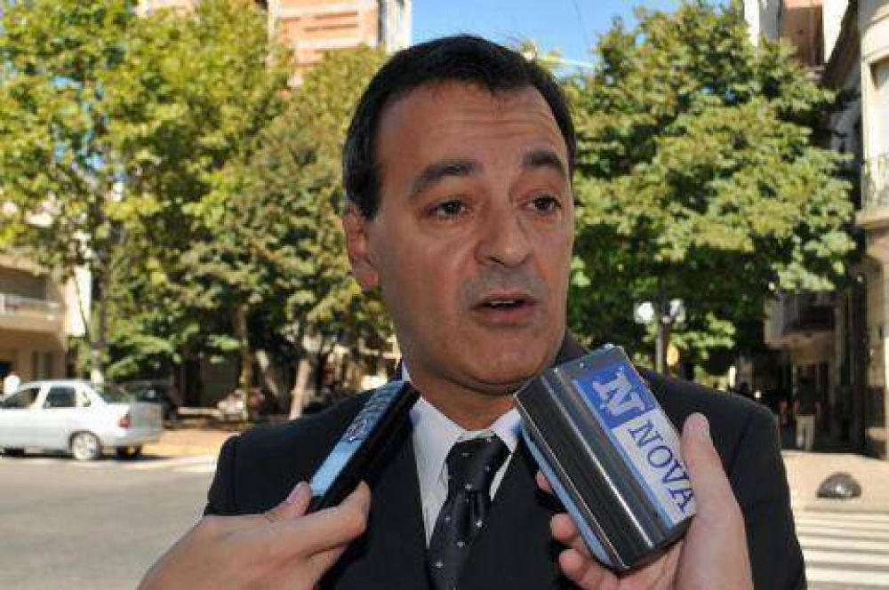 El dolor de cabeza que Sergio Panella le gener� a la UCR por el caso del �contrato�
