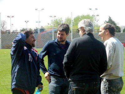 Caruso, 'amotinado' en Los Cardales por no acordar la rescisi�n, conduce la pr�ctica