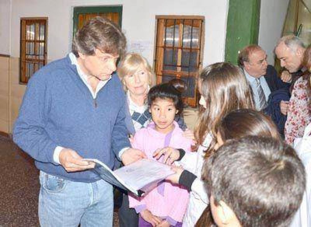 Confirmaron que estudiantes y docentes viajar�n gratis en colectivo desde este a�o