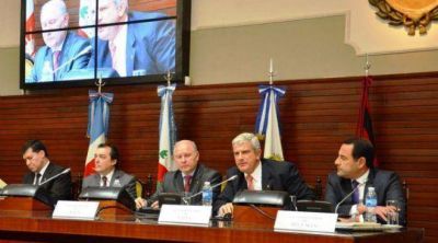 Andr�s Zottos asumir� en 2013 la presidencia del Parlamento del NOA