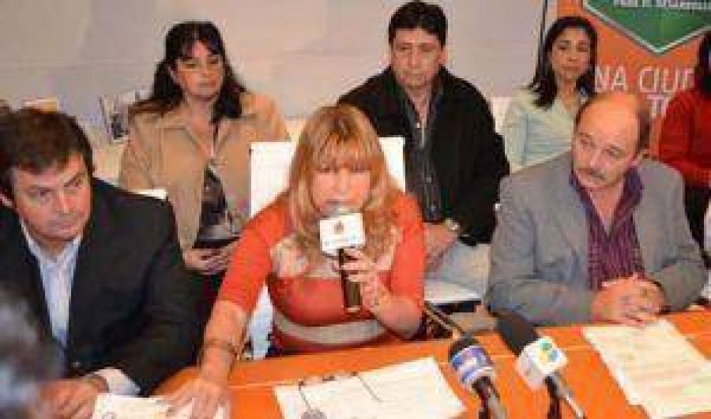 A�da Ayala: �Est�n utilizando la ley como un mecanismo de coacci�n�  
