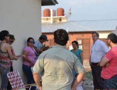 Denuncian fallas en barrio de Castelli reci�n entregado  