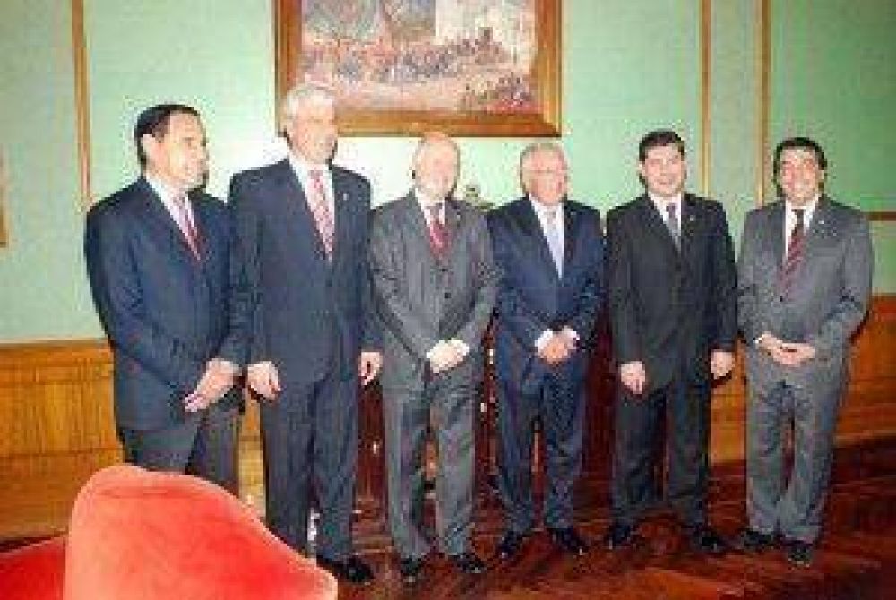 Para Fellner es importante �impulsar pol�ticas de trabajo para la regi�n, que tiene un destino com�n�