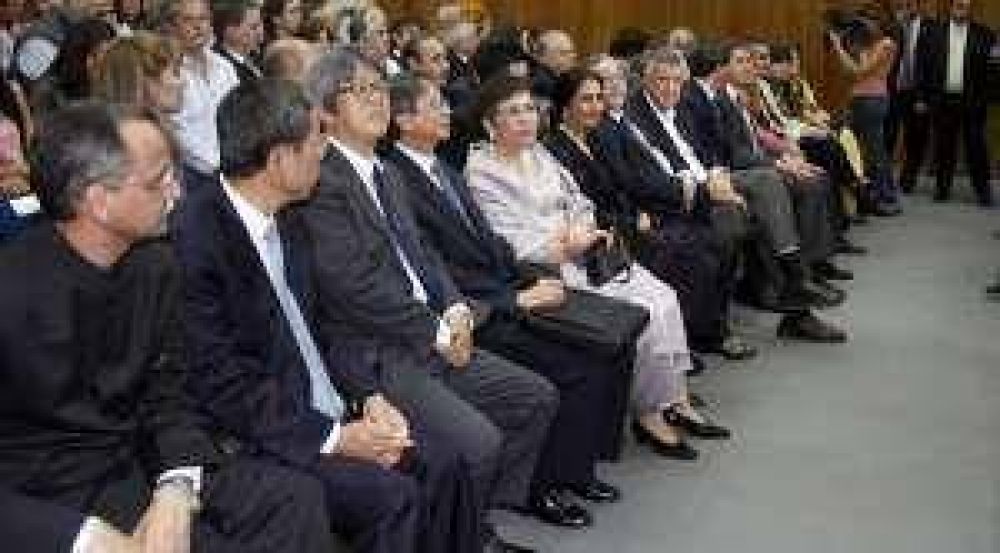 Embajadores asi�ticos: el t�nel, como v�nculo clave