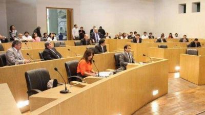  El Concejo aprob�, la Intendencia promulg�, y desde hoy viajar en taxi cuesta un 45% m�s caro