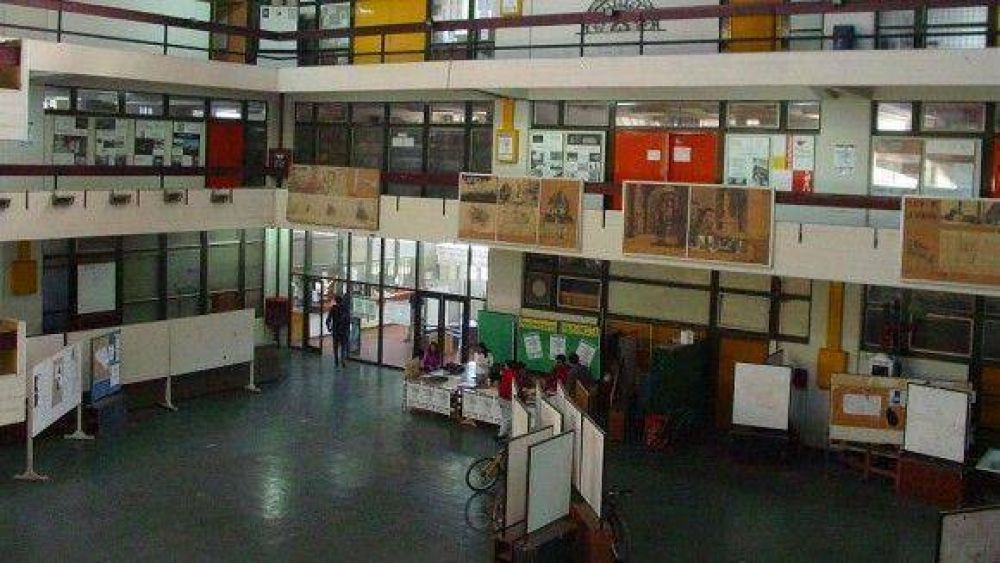  Con alto grado de adhesi�n, se cumpli� el paro por 72 horas en la UNT