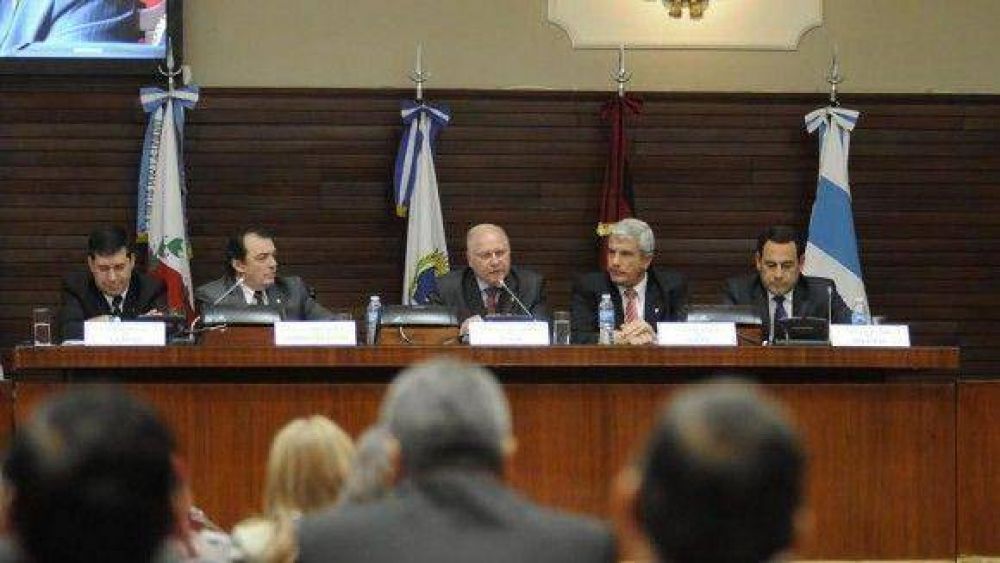  El Parlamento del NOA reclama obras viales para la regi�n
