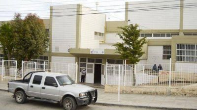 La secuestran a la salida de un colegio y la violan
