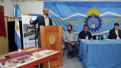 Buzzi presidi� la licitaci�n de nuevos edificios escolares en Gualjaina