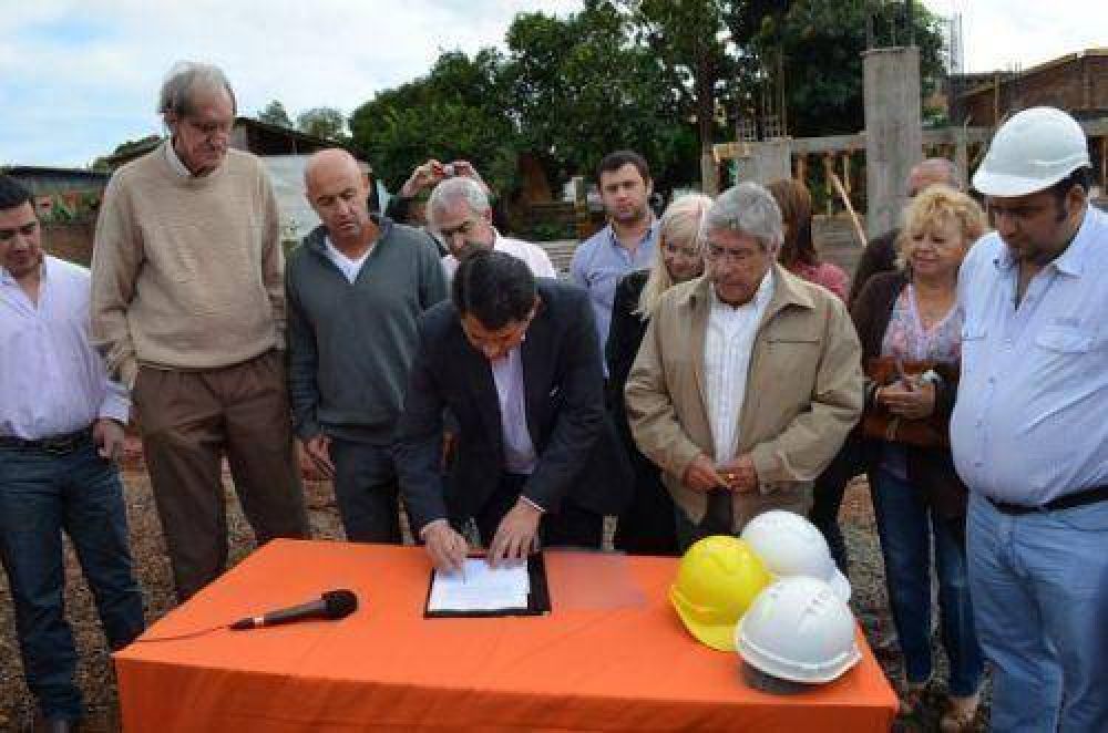 Franco recorri� las obras del polideportivo Ernesto �Finito� Gehrmann