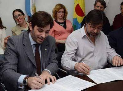 La UNDAV firm� convenio con la Uni�n Industrial de Avellaneda