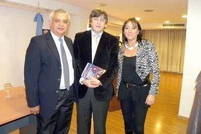 Presentaron libro sobre Per�n y Evita en Casa de Santa Cruz