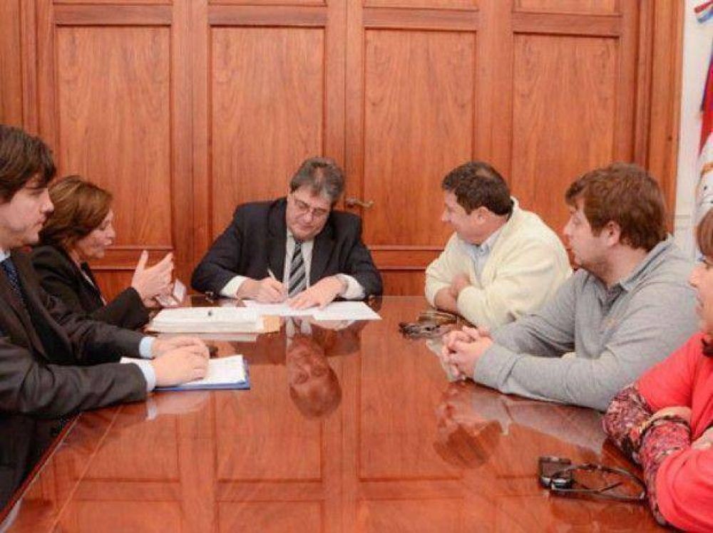 El crecimiento de Funes impacta en la falta de bancos escolares