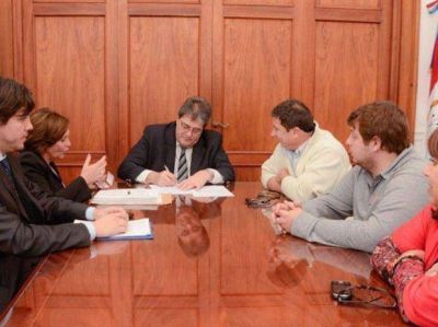 El crecimiento de Funes impacta en la falta de bancos escolares
