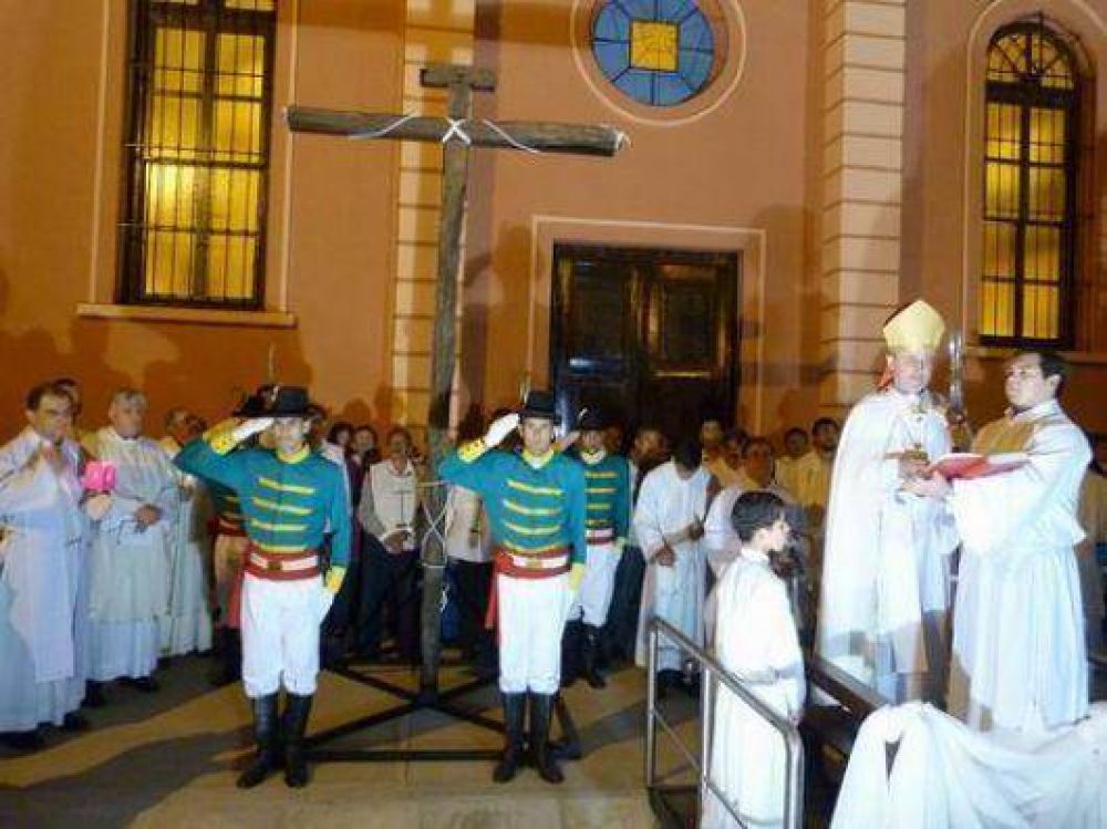 Trasladaron la hist�rica Cruz de los Milagros