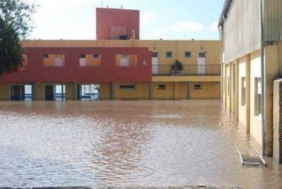 El r�o Gualeguaych� contin�a alto y Defensa Civil se mantiene alerta