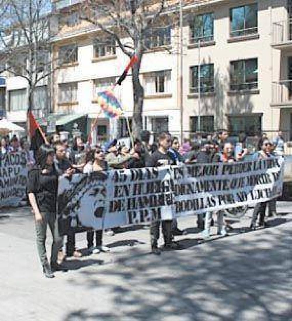 Internan a mapuches en Chile