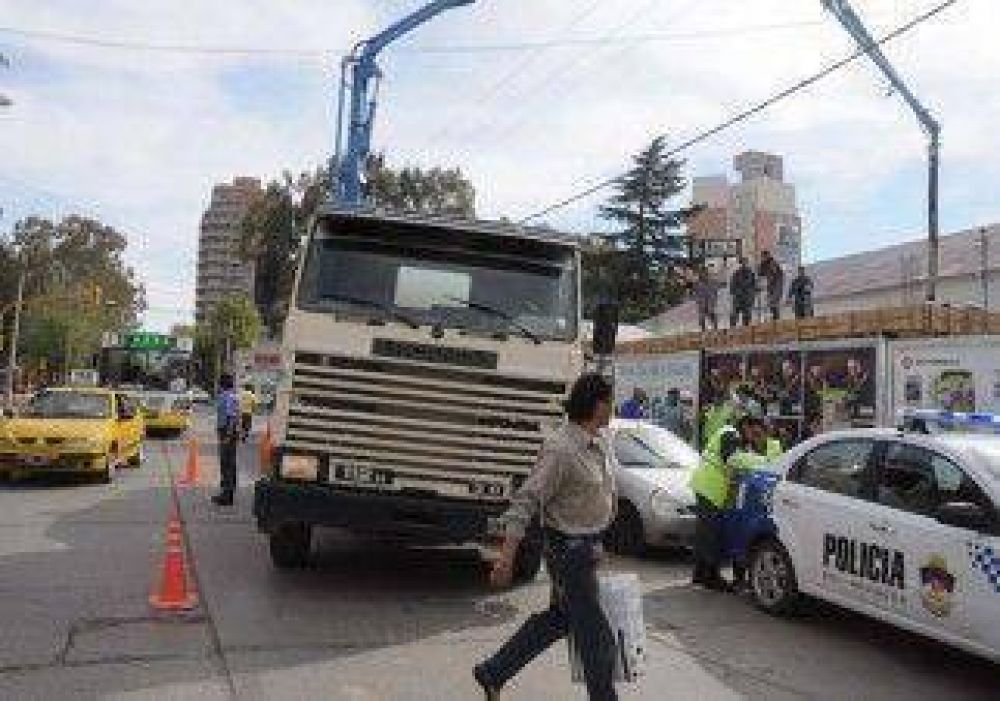 Clausuraron obra en el Castro Rend�n 