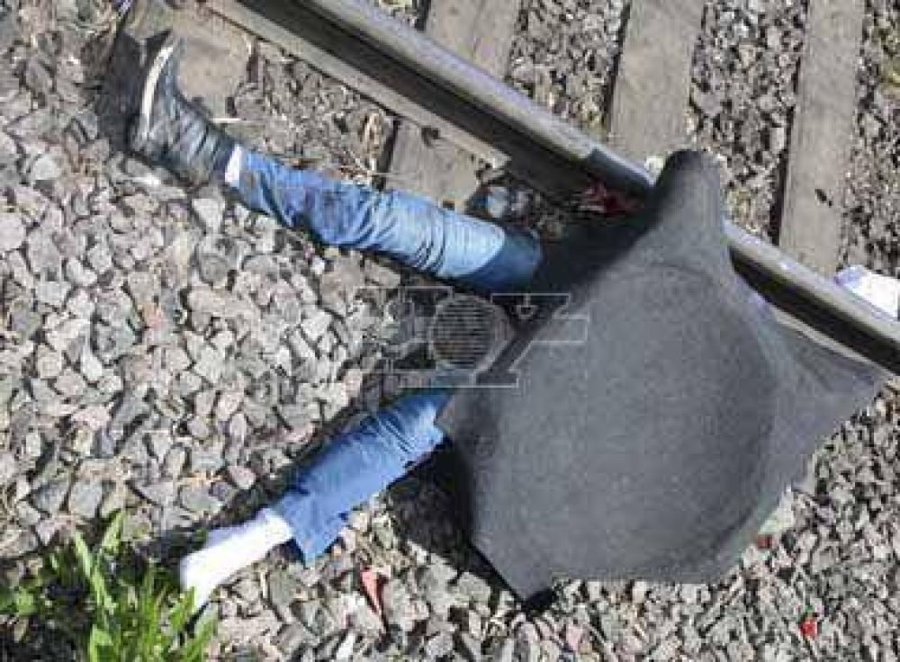Una mujer se suicid� tras arrojarse a la v�as del tren en 1 y 38