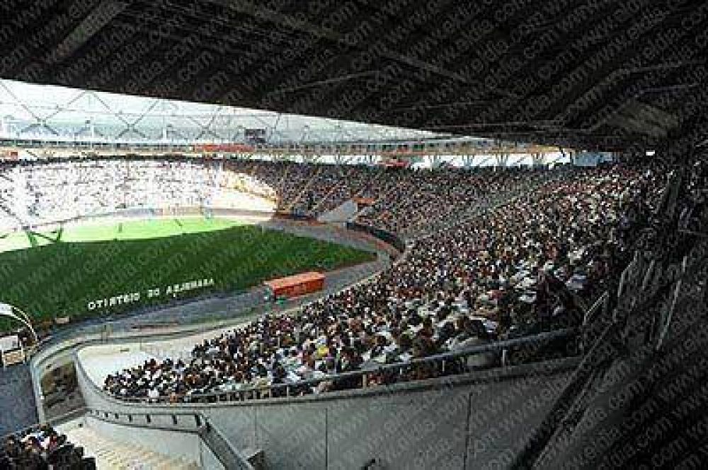 Tr�nsito complicado en la zona del Estadio por evento religioso