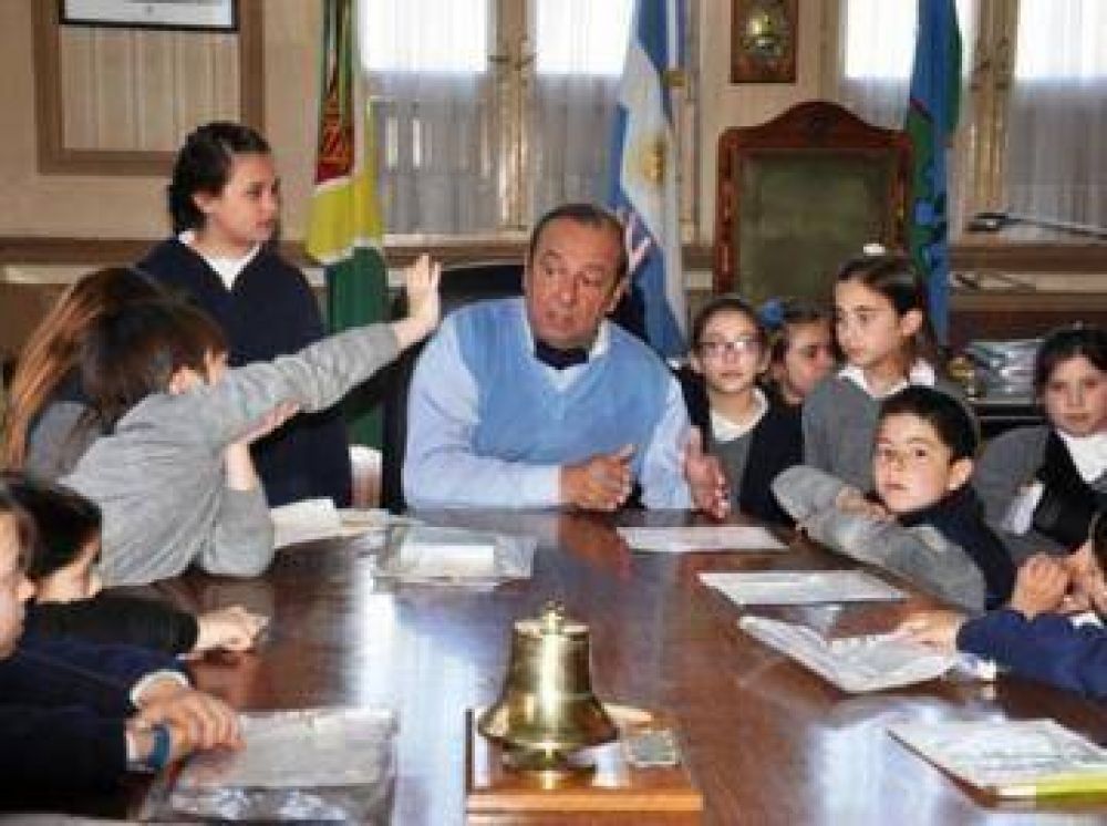 S�nchez recibi� visitas escolares en el Despacho Municipal