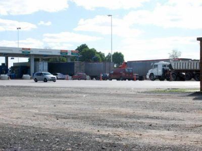 Camioneros bloquearon el tr�nsito del Puente y Gendarmer�a despleg� un fuerte operativo