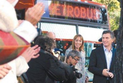 Denuncian sobreprecios "alarmantes" en el nuevo Metrobus de Macri