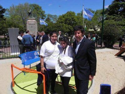 Posse inaugur� juegos inclusivos para una nueva plaza en San Isidro