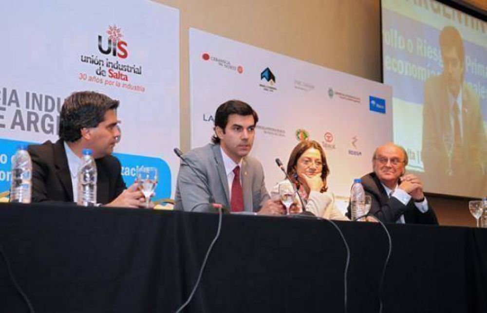 Luc�a particip� en Salta de la Pre-Conferencia Industrial del Noroeste