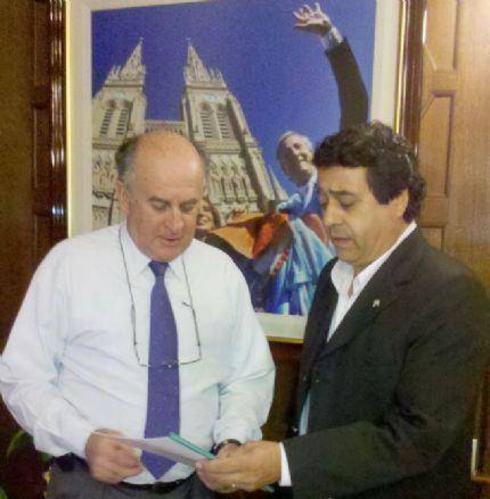 Cesar Trujillo fue recibido por Oscar Parrilli con quien analiz� la situaci�n de la industria de la construcci�n en Mar del Plata 