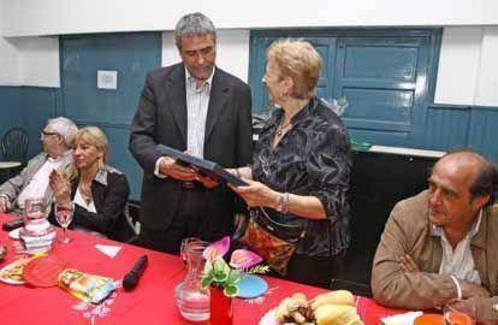 El Intendente Ferraresi recorri� distintas instituciones locales