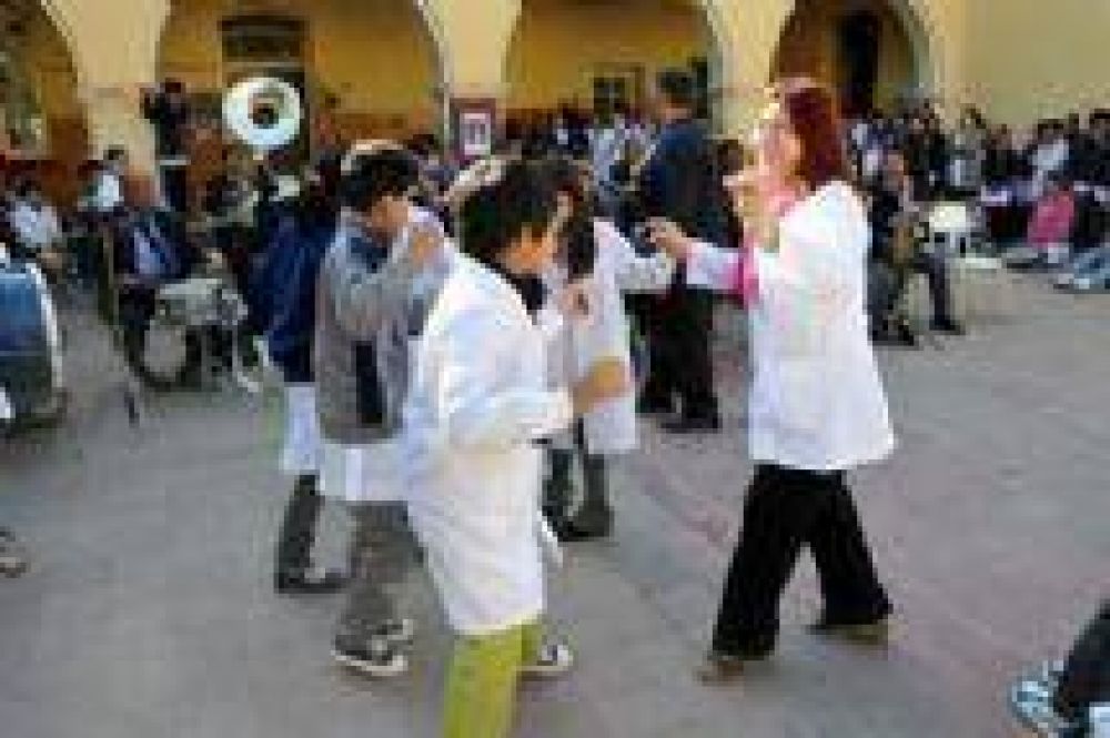 Cuidado: Un hombre intent� "manosear" a dos ni�as dentro de la escuela