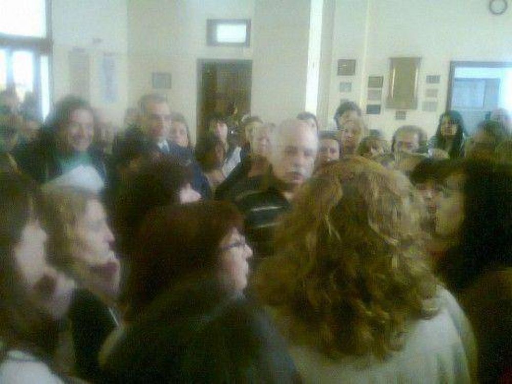 Indignaci�n de municipales: Pulti y Gilardi acordaron aumento salarial del 17% para el 2013
