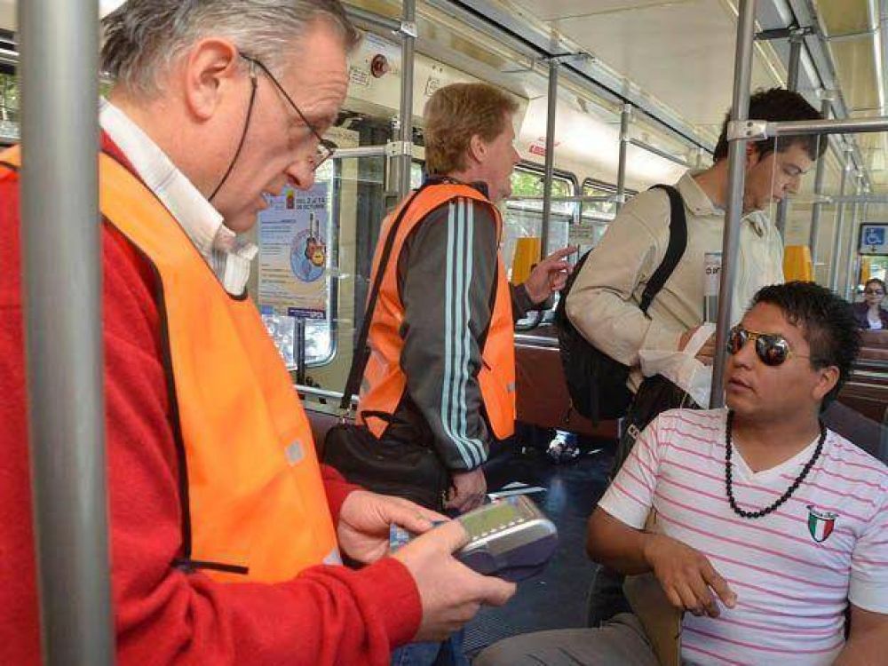 Metrotranv�a: inspectores explicaron c�mo funcionan abonos y pases
