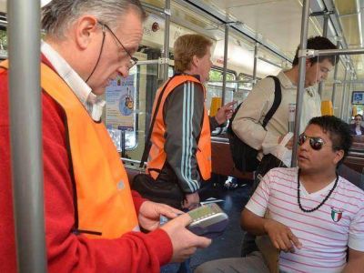 Metrotranv�a: inspectores explicaron c�mo funcionan abonos y pases