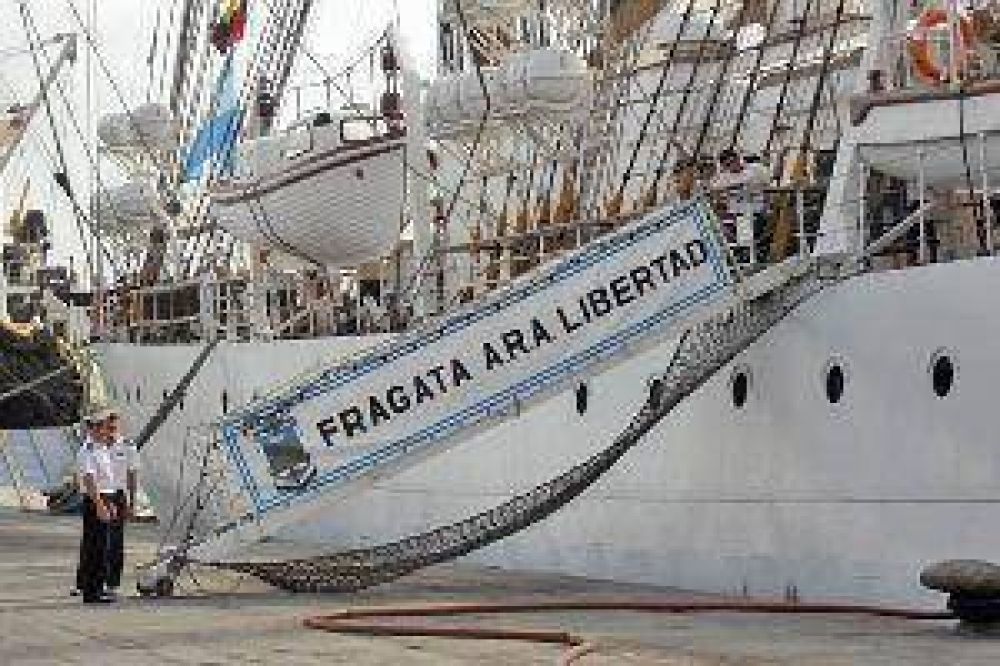 Santiague�o intenta destrabar el conflicto para que la Justicia de Ghana deje zarpar a la Fragata Libertad