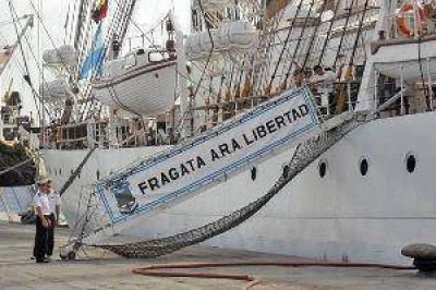 Santiague�o intenta destrabar el conflicto para que la Justicia de Ghana deje zarpar a la Fragata Libertad