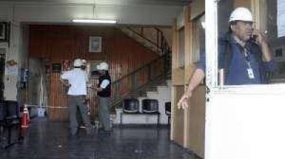 Cruces por el edificio del Hospital de Ni�os