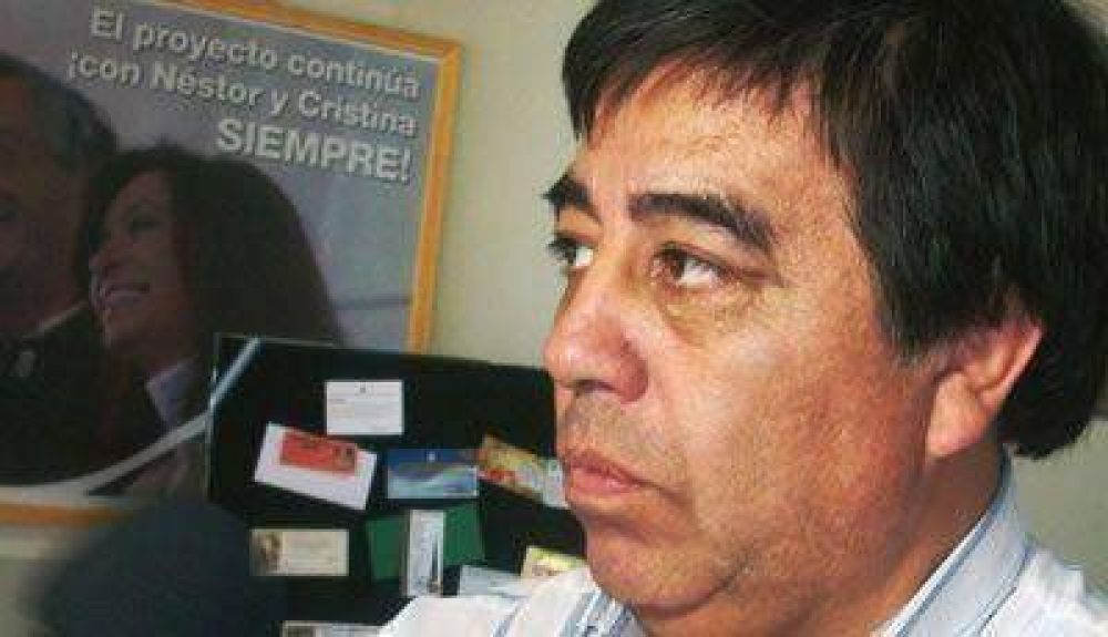 Peralta se dedica a ir por los pueblos criticando a intendentes y diputados y no soluciona nada