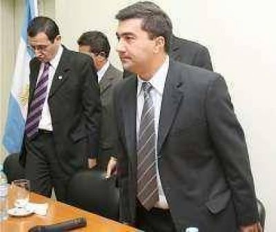 Ibarra se muestra de a poco: su partido juega pero �l todav�a no