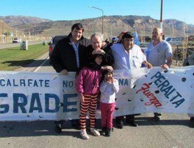 Peralta fue recibido por una caravana y critic� a dirigentes calafatenses