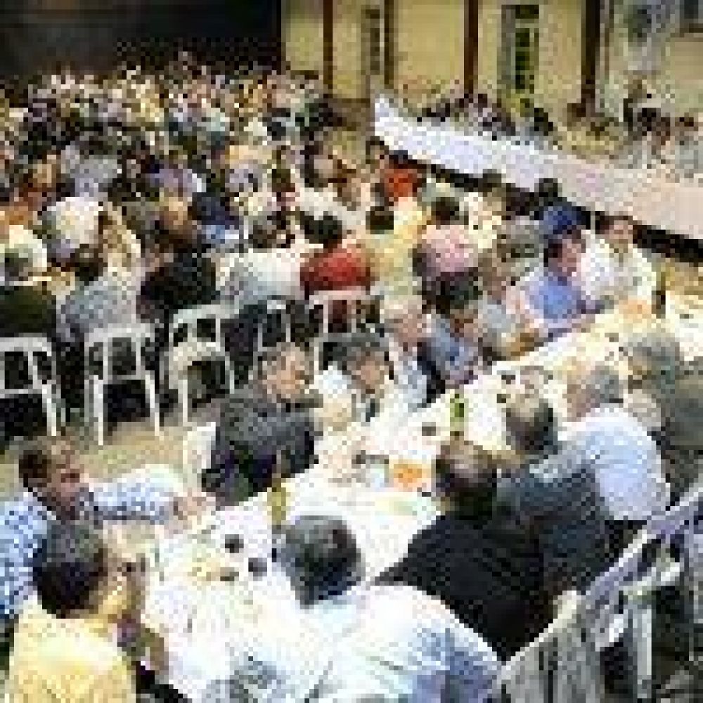 D�a del Camino: El Gobernador particip� de una cena en Vialidad Provincial