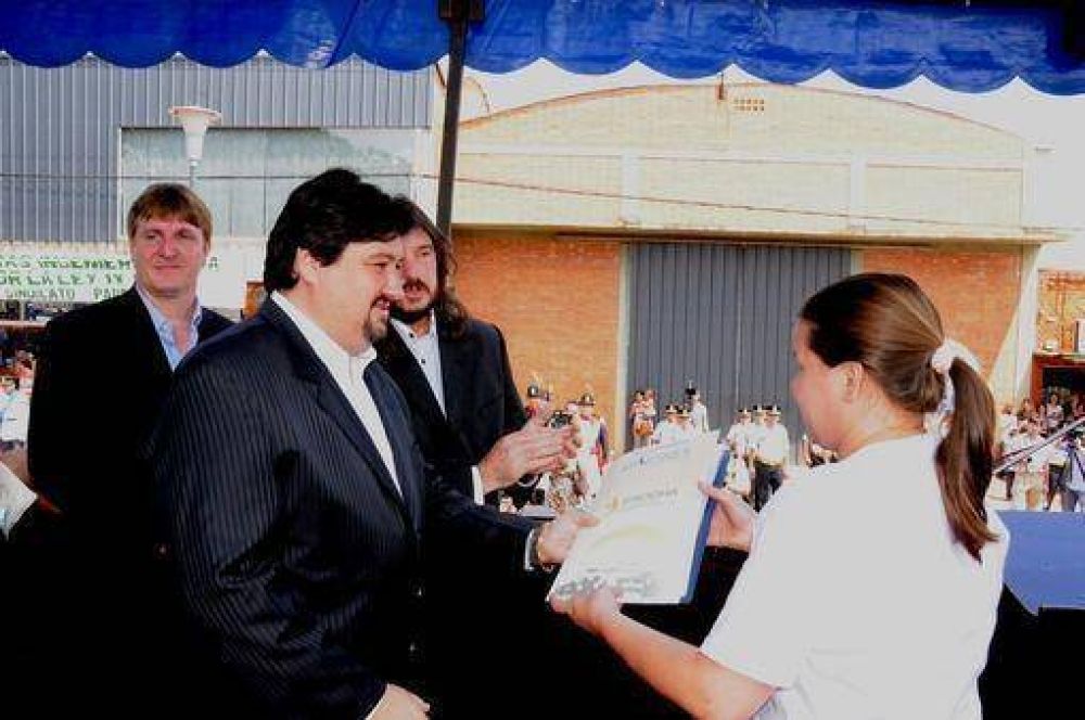 Closs: "Este modelo de econom�a familiar agr�cola es un ejemplo en el pa�s"