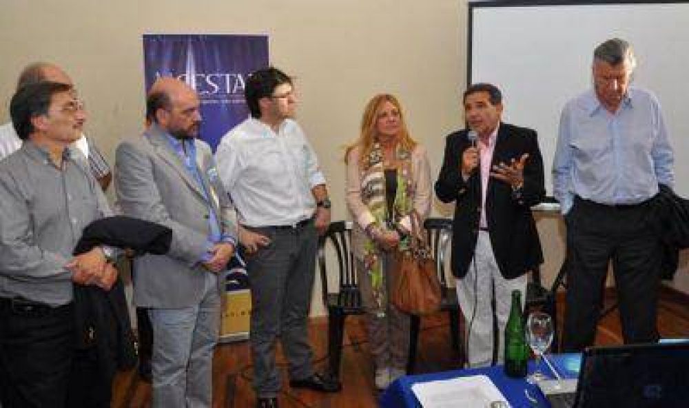  Con la participaci�n de Beder Herrera, Gioja y Bossio cerr� la primer Jornadas de Gestar
