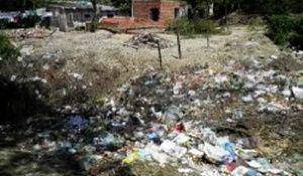 Basural en el barrio Anah�: vecinos denunciaron inacci�n del Municipio