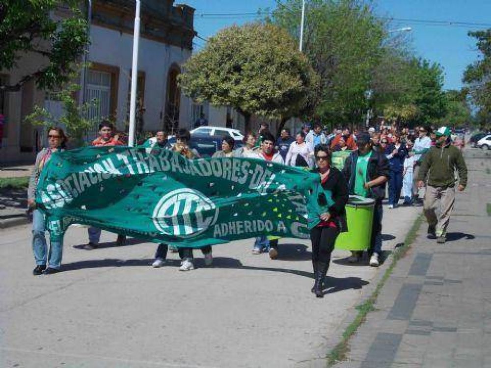 Trabajadores de ATE y Cicop reclamaron en el Municipio